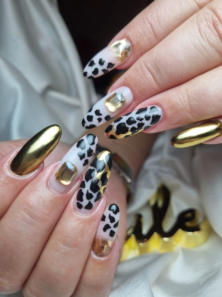 Lucrare nail art 11
